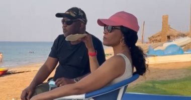وقت العائلة.. موسيمانى يستغل الإجازة ويصطحب أسرته فى رحلة بحرية.. فيديو