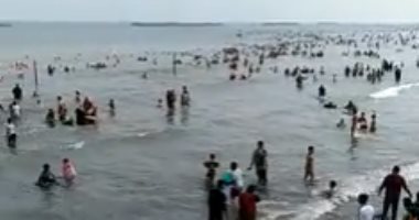شواطئ رأس البر تستقبل روادها فى العطلة الأسبوعية.. لايف وصور