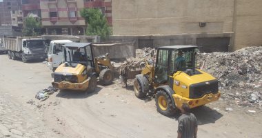 محافظة الجيزة ترفع 1200 طن مخلفات بمنطقتى السكة الكبيرة وزلطة بأوسيم.. صور