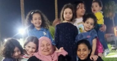 أم الأيتام.. الحاجة أحلام ربت 7 أبناء بعد وفاة الزوج وكملت المسيرة مع أحفادها