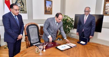 الرئيس السيسي يجتمع بمدبولى وعامر ويوجه باستمرار تطوير أداء القطاع المصرفى وتعزيز مجابهة التحديات وتمويل المبادرات.. محافظ البنك المركزى: نجحنا فى إدارة الاحتياطى الأجنبى بجائحة كورونا ليرتفع لـ40,5 مليار دولار