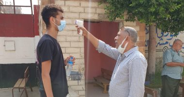 اليوم الخامس عشر لامتحانات الثانوية العامة.. 393 ألف طالب يؤدون امتحانى الأحياء والاستاتيكا.. صفحات الغش تتداول الأسئلة والتعليم تتابع.. وتؤكد: اتخاذ إجراءات قانونية ضد الطالب والملاحظ حال التأكد من صحتها.. صور