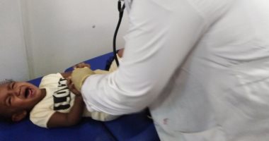 الكشف على 1888 مواطنا بالمجان خلال قوافل "حياة كريمة" في قرى أسوان