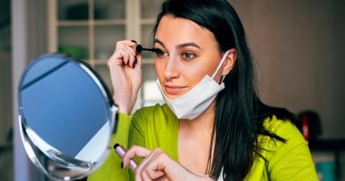 5 نصائح لمكياج ثابت فى نهار الصيف.. "بينها حيلة سحرية من بيونسيه"