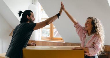 اعرف طريقة كل برج فى السيطرة على العلاقة.. السرطان بالاهتمام والحمل بالمراوغة