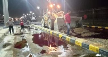 إزالة آثار حريق سيارة المواد الكيماوية من منفذ النصر ببورسعيد وإعادة المرور