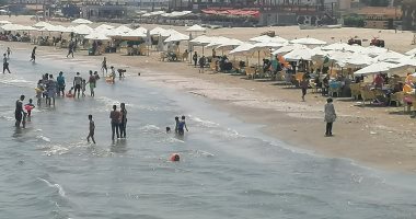 50 جنيها لقضاء يوم أنت وأسرتك على شواطئ بورسعيد.. لايف وصور