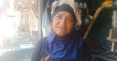 أم محمد 25 سنة فى القهوة على رجلها لتربية أبنائها بعد عجز زوجها.. صور