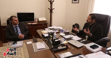 النائب البطريركى لشؤون الإيبارشية فى الكنيسة الكاثوليكية لـ"اليوم السابع": اختيار البطريرك يتم بالانتخاب بين أعضاء السنودس.. ولدينا 170 مدرسة فى مصر.. ويؤكد: الكنائس شجعت أن يكون لدينا باب خاص في قانون الأسرة