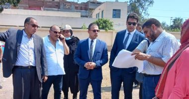 نائب محافظ دمياط يجرى جولة لمعاينة أراض مقترحة لإقامة وحدات بمشروع سكن كريم