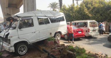 إصابة 6 أشخاص فى انقلاب سيارة ميكروباص بالدقى .. صور