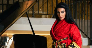 سمية الخشاب ترد على متابع يريد ترك الطب: "سيبه بدل ما تطلع دكتور مش شاطر وتخاطر بينا"