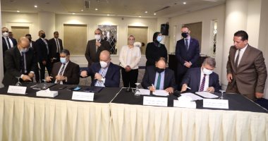 3 وزارات تتفق على مشروع جديد صديق للبيئة بمطار القاهرة.. إنشاء خلايا متصلة بالشبكة وشواحن مزودة بشاشات عرض تعمل بالطاقة الشمسية لخفض الانبعاثات.. وياسمين فؤاد: دمج البعد البيئى فى الطيران المدنى من أولوياتنا 