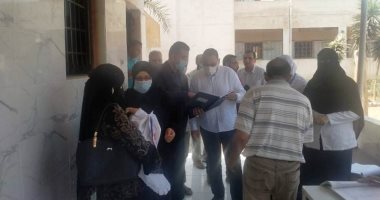 محافظ الشرقية يُفاجئ قرية هربيط لمتابعة انتظام العمل بالوحدة المحلية 