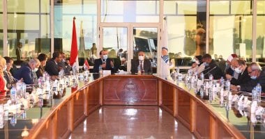 محافظ قنا يستقبل وفد وزارة التنمية المحلية لمتابعة برنامج تنمية صعيد مصر