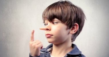 "ابني مبيكدبش".. كذبات الأطفال مشكلة سلوكية أم خيال واسع؟ 