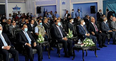 رئيس الوزراء يشهد رفع العلم على الكراكة "حسين طنطاوى".. صور