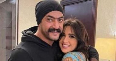 بعد شائعة الانفصال.. أحمد العوضى فى جنيف لمرافقة زوجته ياسمين عبد العزيز