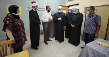 وكيل الأزهر يتفقد مراكز تصحيح الثانوية ويؤكد: لا تهاون فى حقوق الطلاب 