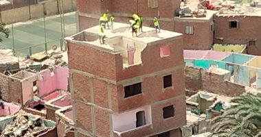 إخلاء عزبة أبو قرن بمصر القديمة لتتحول لـ"تلال الفسطاط" الخضراء.. إزالة العقارات بمحيط مسجد عمرو بن العاص لتنفيذ المشروع.. نقل المبانى الحكومية لأماكن بديلة والسكان لوحدات مفروشة كاملة التشطيب بمدينة معا.. صور