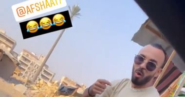 محمد شريف ينشر فيديو لـ"أفشة" أثناء تناوله الإفطار على عربة فول