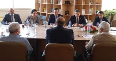 وفد نواب تنسيقية شباب الأحزاب يلتقى أعضاء المجلس المصري للشئون الخارجية