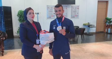 البطل المصرى كيشو يصل مطار القاهرة بعد فوزه بالبرونزية فى الأولمبياد.. صور