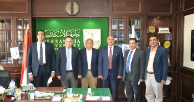 رئيس جامعة الإسكندرية يستقبل رئيس الجامعة المصرية للتعلم الإلكترونى الأهلية 