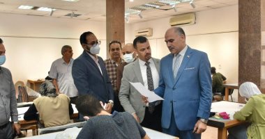 رئيس جامعة الأقصر يتابع اختبارات القدرات بكلية الفنون الجميلة.. صور
