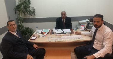 جمارك مطار القاهرة تضبط محاولتى تهريب عدد من الأقراص وزجاجات سوائل مخدرة