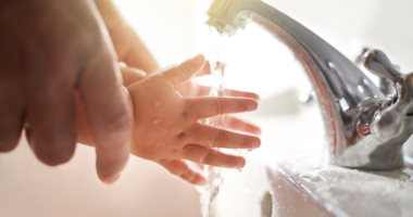 5 طرق لتقوية الجهاز المناعى لطفلك.. منها غسل اليدين والنوم مبكرًا