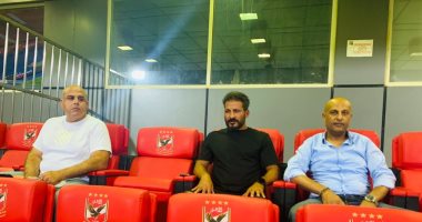 الجهاز الفني للمنتخب يحضر مباراة الأهلي وسيراميكا.. صور