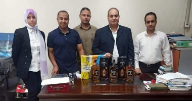 ضبط محاولة تهريب زجاجات مشروبات كحولية بمطار سوهاج الدولى