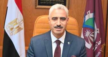رئيس جامعة الفيوم السابق يفوز بجائزة أفضل باحث فى العلوم الأساسية.. صور