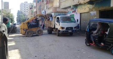 حملات مكثفة لإزالة تراكمات القمامة وإنجاز أعمال الصيانة في المنيا.. صور