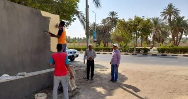 مدينة الأقصر تستكمل دهان واجهات المنازل على طريق المطار وإزالة المخالفات.. صور