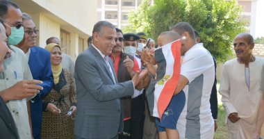 محافظ سوهاج يتابع سير العمل بمشروعات "حياة كريمة" بقريتى كوم بدار والزوك الغربية