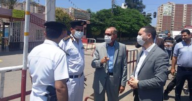 محافظ كفر الشيخ يتابع الحركة المرورية ويستمع لعدد من المواطنين 