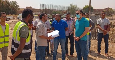 حياة كريمة لأهالى أسوان.. العمل بـ 662 مشروعا بـ 31 قرية بالمحافظة.. إنشاء مجمع خدمات زراعية فى 8 قرى وتوفير 34 موقعا مقترحا لإنشاء عمارات سكنية بقرى إدفو.. و400 مليون جنيه لإنشاء صرف صحى بالسباعية والبصيلية