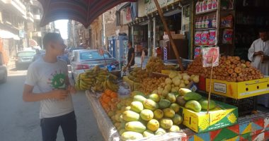 اليوم السابع فى أكبر أسواق المنيا.. "الملاح" يستقبل مئات المواطنين كل يوم.. الطماطم الكيلو ونص بـ10 جنيه والبطاطس بـ8 جنيه.. والفلفل والبصل فى متناول الجميع.. الموز والمناجى من 20 إلى 30 جنيه للكيلو..فيديو وصور