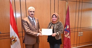 جامعة الفيوم تكرم أعضاء هيئة التدريس الحاصلين على تدريب لمحو الأمية.. صور