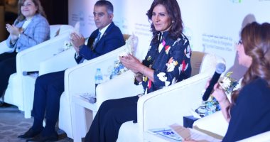 وزيرة الهجرة لشباب الدارسين بالخارج: تسلحوا بحب الوطن واجعلوا مصر فى قلوبكم