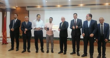 محافظ بورسعيد يكرم مدرب "كيشو" بطل أولمبياد طوكيو .. صور