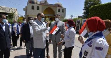 محافظ أسيوط يجرى جلسة حوارية مع 100 شاب حول "حياة كريمة".. صور