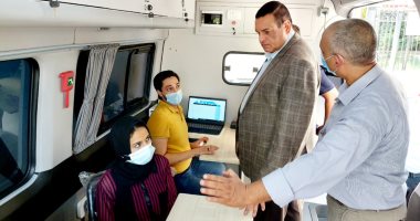 محافظ البحيرة يتفقد المركز التكنولوجى المتنقل لتقديم الخدمات الحكومية المتميزة للمواطنين