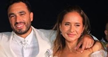 نيللي كريم تكمل حفل زفافها "من غير طرحه".. صور