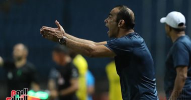 عبد الحفيظ يطلب مصور الكاميرا الابتعاد عن لوحة موسيمانى.. فيديو