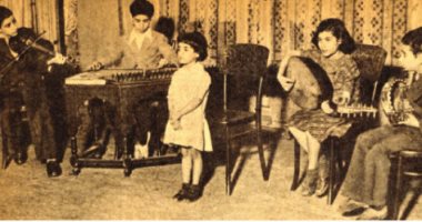 شاهد .. نجاة الصغيرة طفلة تغنى على المسرح