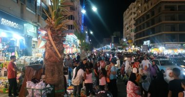 بث مباشر.. ليالى مصيف مطروح بهجة وأجواء صاخبة وانتعاش تجارى وسياحى 
