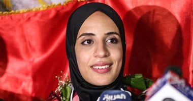 والد فريال أشرف: تكريم الرئيس شرف لينا والمصريين فرحانيين للبطلة